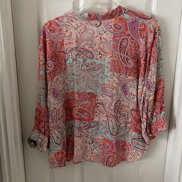 A peachy paisley blouse. - Picture 5 of 5